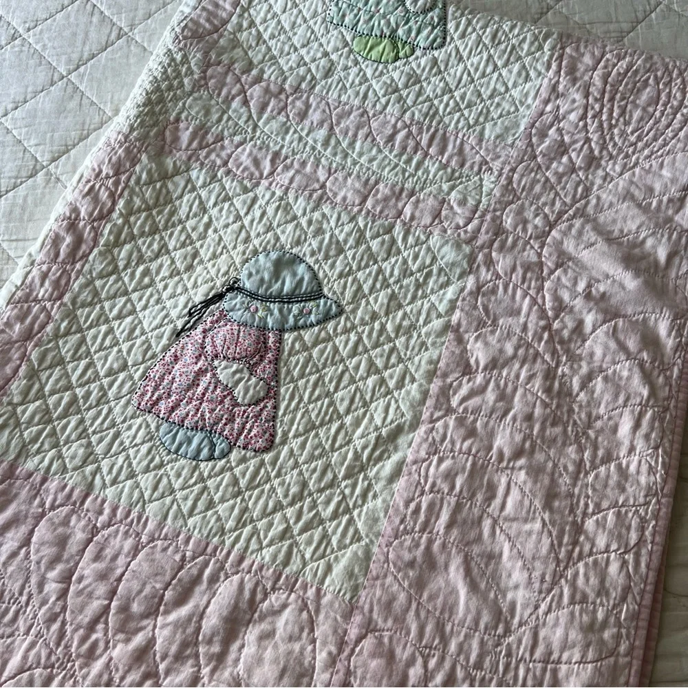 Vintage Sunbonnet Sue Baby Quilt Hand-Quilted – 39” x 51”